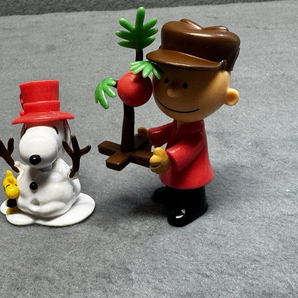 Peanuts Holiday Figures  Charlie Brown Sally Snoopy With Woodstock 2022
